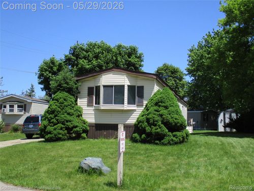 108 Deer Run, Lapeer, MI, 48446-4106 | Card Image