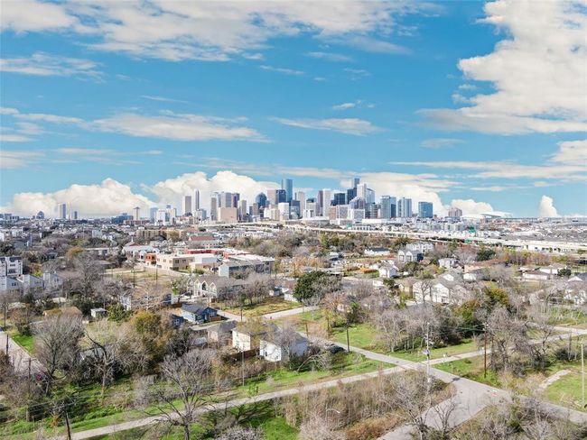 Minutes from downtown and the University of Houston! | Image 6
