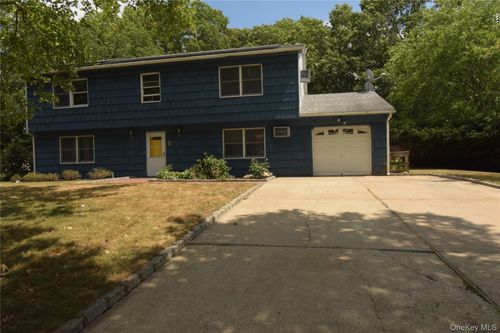 8 Long Meadow Pl, South Setauket, NY, 11720-1251 | Card Image