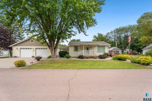 102 E 1st St, Mission Hill, SD, 57046-7701 | Card Image