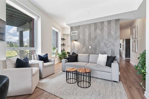 215-50 Bruyeres Mews, Toronto, ON, M5V0H8 | Card Image
