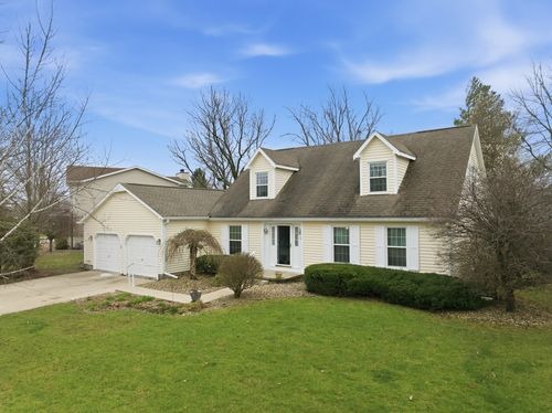 24 Bay Pointe Dr, Bloomington, IL, 61704-1447 | Card Image