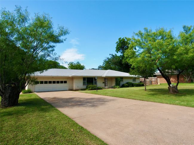 1441 Brazos St, House other with 3 bedrooms, 2 bathrooms and null parking in Graham TX | Image 38