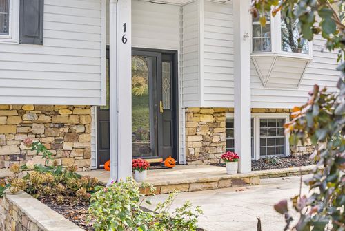 16 Woodfield Rd, Arden, NC, 28704-9429 | Card Image