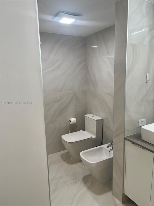 503-20191 E Country Club Dr, Aventura, FL, 33180-3012 | Card Image