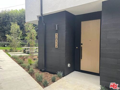 3832 Emery Way, Los Angeles, CA, 90065-1446 | Card Image