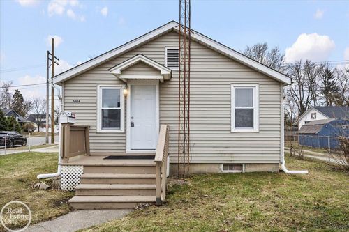 1404 Water St, Port Huron, MI, 48060-4213 | Card Image