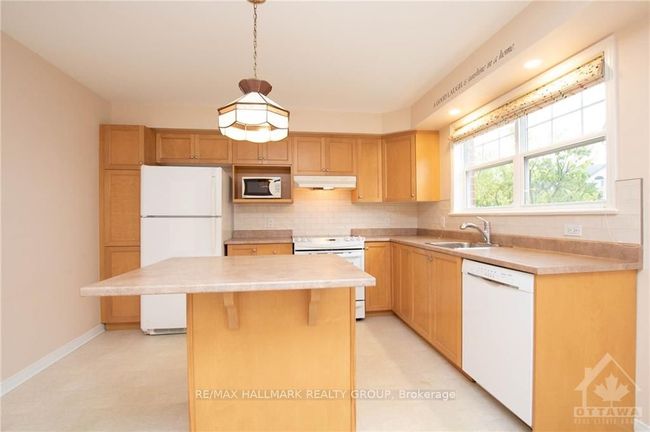 8 Kingsbridge Pvt, House attached with 3 bedrooms, 3 bathrooms and 2 parking in Ottawa ON | Image 12