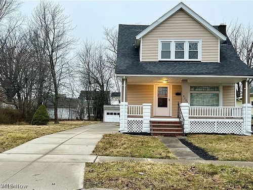 9725 Parkview Ave, Garfield Heights, OH, 44125-1581 | Card Image