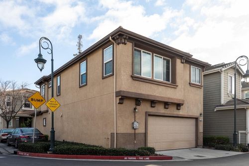 648 Valley Oak Ter, San Jose, CA, 95112-2360 | Card Image