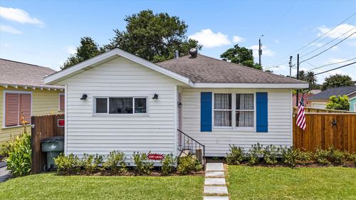 2212 48th St, Galveston, TX, 77551-5207 | Card Image