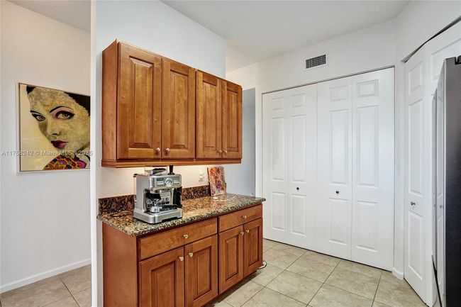 APT-501 - 3500 Oaks Clubhouse Dr, Condo with 3 bedrooms, 2 bathrooms and null parking in Pompano Beach FL | Image 31
