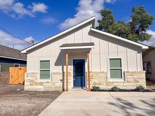 817 5th St, Lockhart, TX, 78644-3709 | Card Image
