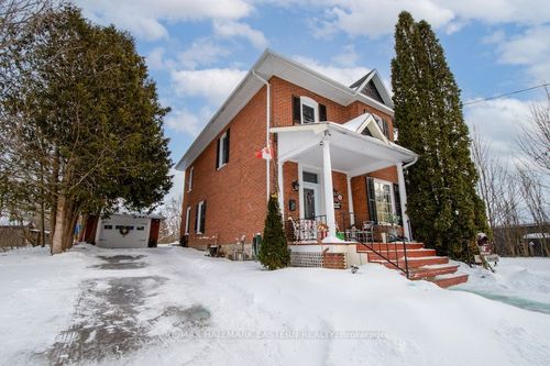 32 Prospect St, Lakefield, ON, K0L2H0 | Card Image