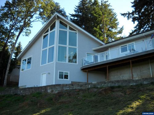 301 Edgewood Dr, Silverton, OR, 97381 | Card Image