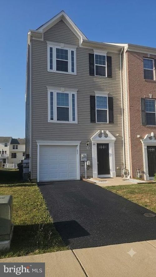 806 Blossom Dr, HANOVER, PA, 17331-2073 | Card Image