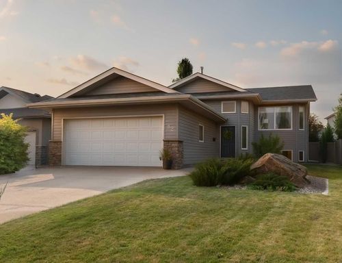 82 Rivercrest Court W, Lethbridge, AB, T1K7P4 | Card Image