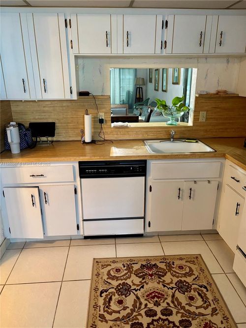 apt-101-3571 Inverrary Dr, Lauderhill, FL, 33319-5909 | Card Image