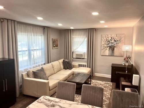 292b1-74-80 220th St, Oakland Gardens, NY, 11364-3039 | Card Image