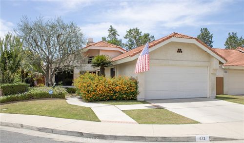 613 Berwick St, Bakersfield, CA, 93311-1152 | Card Image