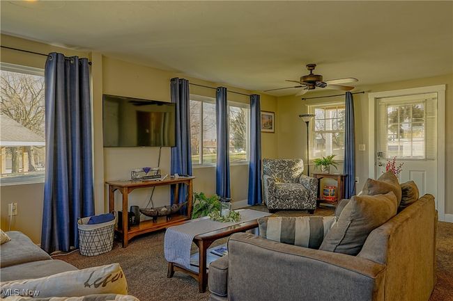 131 Maple St Sw, Townhouse with 3 bedrooms, 1 bathrooms and null parking in Sugarcreek OH | Image 6