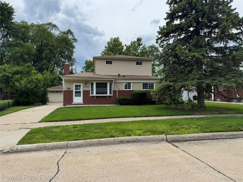 18166 Davidson, Fraser, MI, 48026-3140 | Card Image
