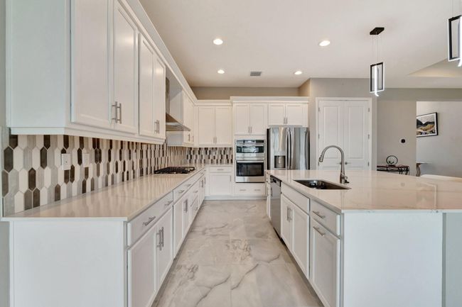 11535 Sw Surf Springs Rd, House other with 3 bedrooms, 3 bathrooms and null parking in Port St Lucie FL | Image 8