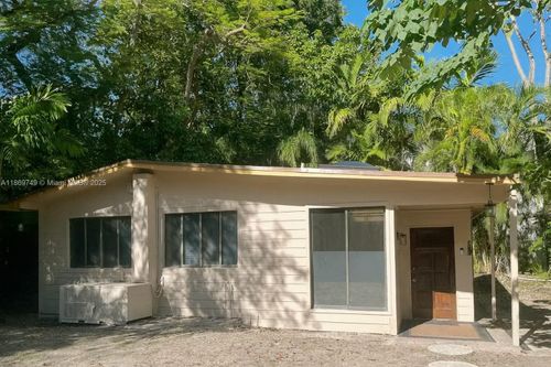 3164 Center St, Miami, FL, 33133-4672 | Card Image