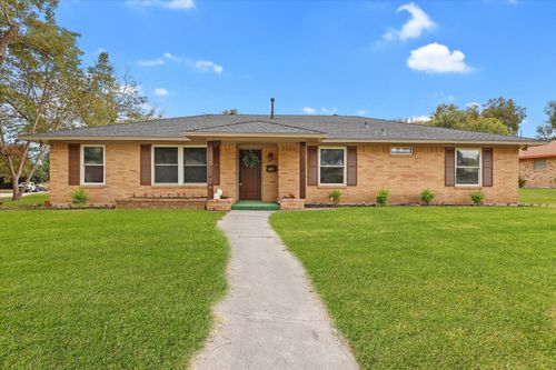 928 Oak Trl, Desoto, TX, 75115-3908 | Card Image