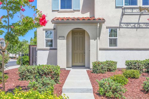 7251 Bow Bridge Walk, Sacramento, CA, 95823-7585 | Card Image