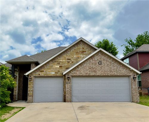 903 Sw Caprington St, Bentonville, AR, 72712-4858 | Card Image