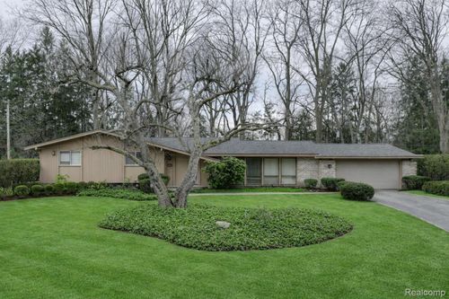 6974 Woodside Trl, West Bloomfield, MI, 48322-3917 | Card Image