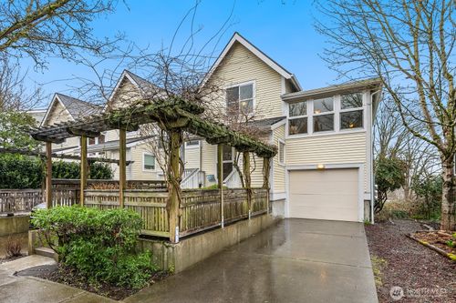 6726 35th Place S, Seattle, WA, 98118 | Card Image