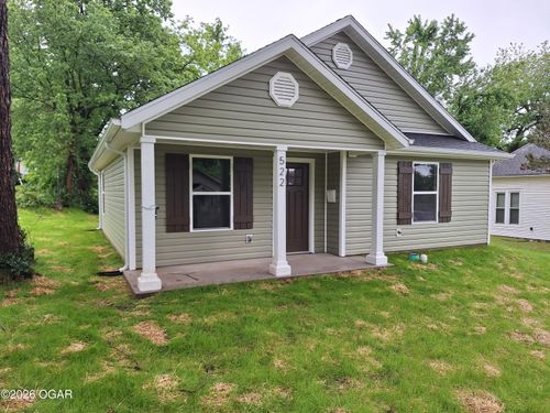 522 E Macon St, Carthage, MO, 64836-3833 | Card Image