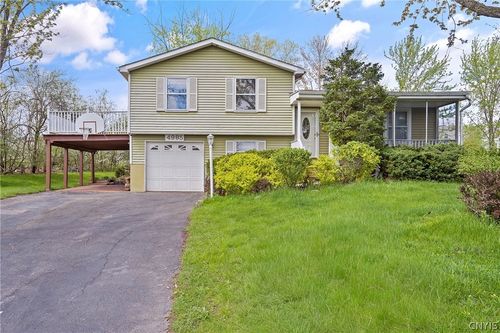 4985 Woodmark Dr, Liverpool, NY, 13088-3654 | Card Image