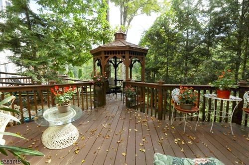 42 Hunters Run, Oakland, NJ, 07436-2344 | Card Image