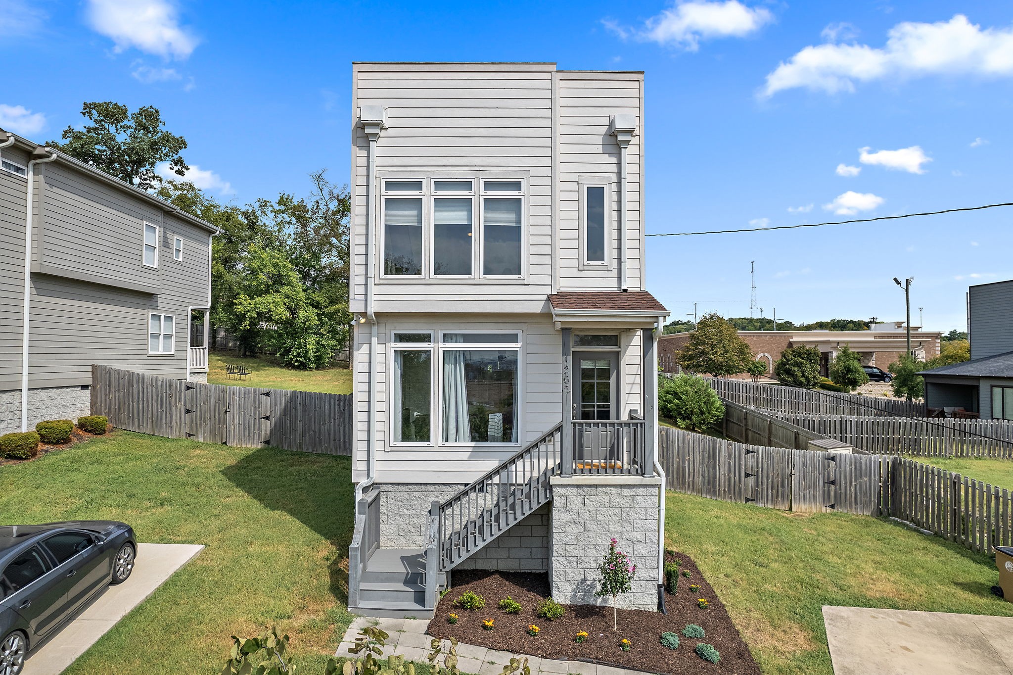 Avondale Cir, Nashville, TN 37207