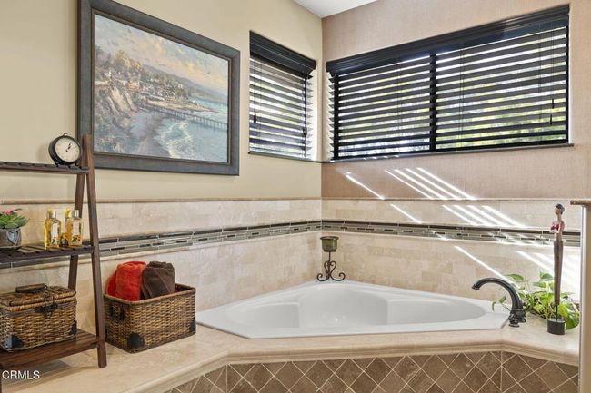 56-web-or-mls-UpmarketMedia-317ElTua-147 | Image 38