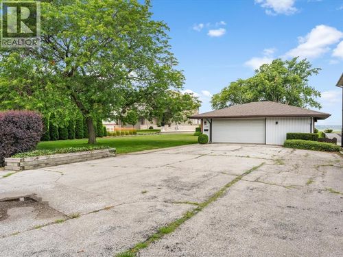 11506 Riverside Dr E, Windsor, ON, N8P1A4 | Card Image