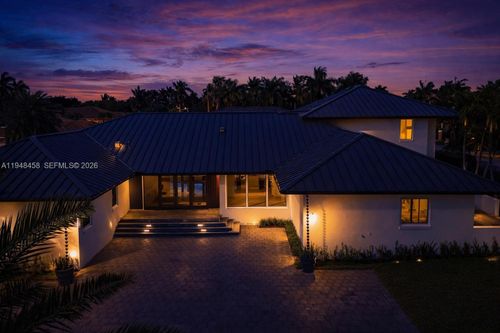 9901 Nw 130th St, Hialeah Gardens, FL, 33018-1661 | Card Image