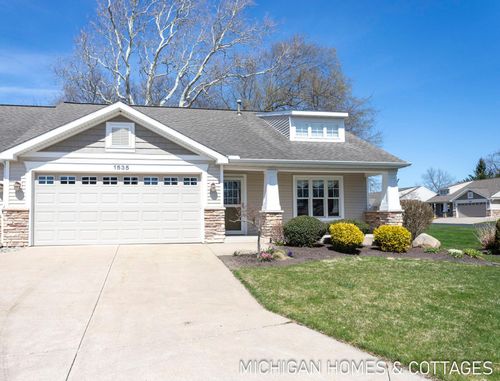 1535 Ashtyn Woods Pkwy, Zeeland, MI, 49464-8379 | Card Image