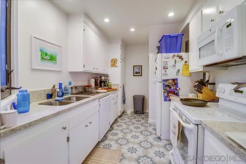 3960 Voltaire St, San Diego, CA, 92107-1733 | Card Image
