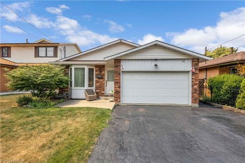 18 Rosewell St, Hamilton, ON, L8W2L1 | Card Image