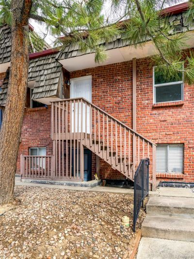 208 - 5401 E Warren Avenue, Condo with 2 bedrooms, 1 bathrooms and 1 parking in Denver CO | Image 2