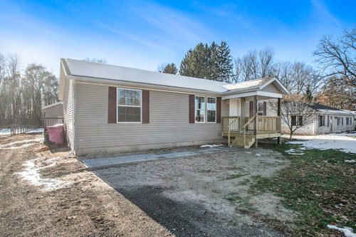 69330 Elkhart Rd, Edwardsburg, MI, 49112-8400 | Card Image