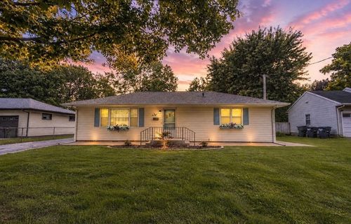 8 Cedar Ave, Danville, IL, 61832-1525 | Card Image