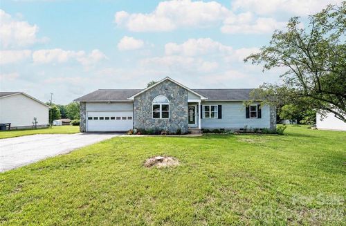 495 Drumstand Rd, Stony Point, NC, 28678-9539 | Card Image