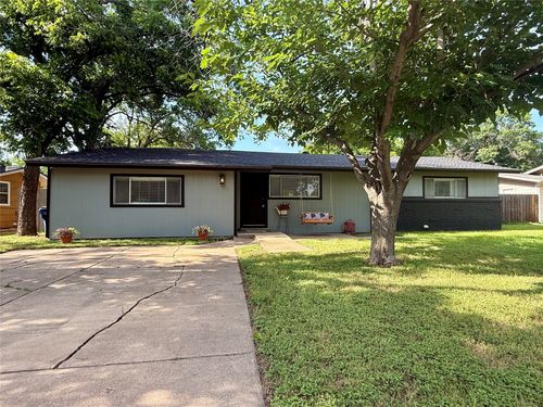 1323 Morado St, Graham, TX, 76450-4426 | Card Image