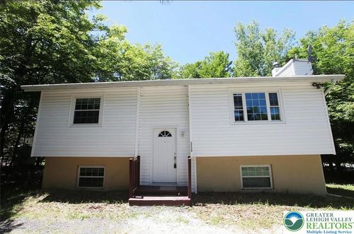 3076 Briarwood Dr, Coolbaugh Twp, PA, 18466-3025 | Card Image