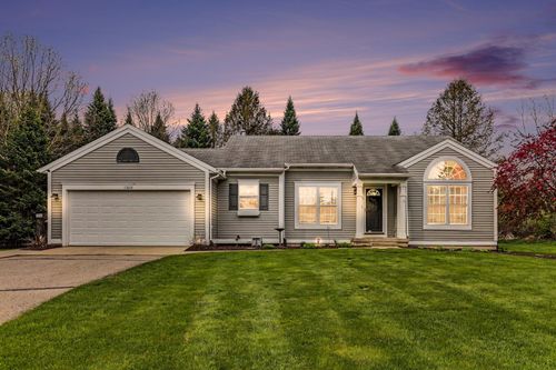 11660 Maggie Ct Ne, Rockford, MI, 49341-8748 | Card Image